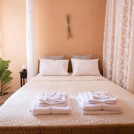Mediterranean House - 12 Min From Acropolis! Apartment เอเธนส์ ภายนอก รูปภาพ