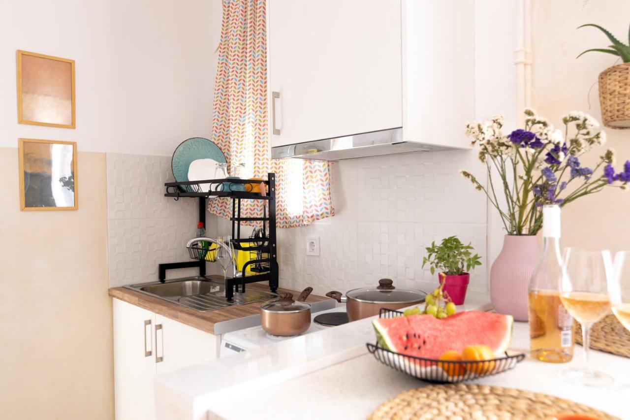 Mediterranean House - 12 Min From Acropolis! Apartment เอเธนส์ ภายนอก รูปภาพ