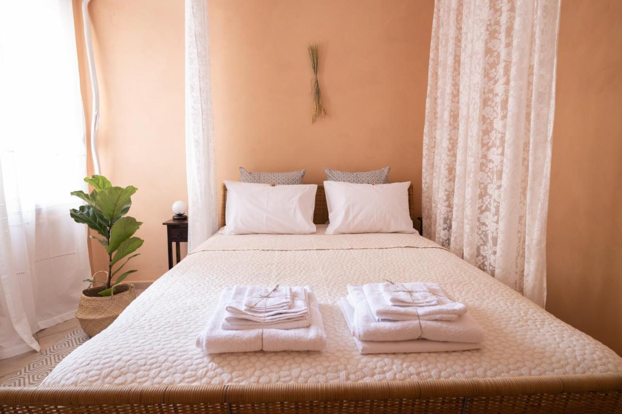 Mediterranean House - 12 Min From Acropolis! Apartment เอเธนส์ ภายนอก รูปภาพ