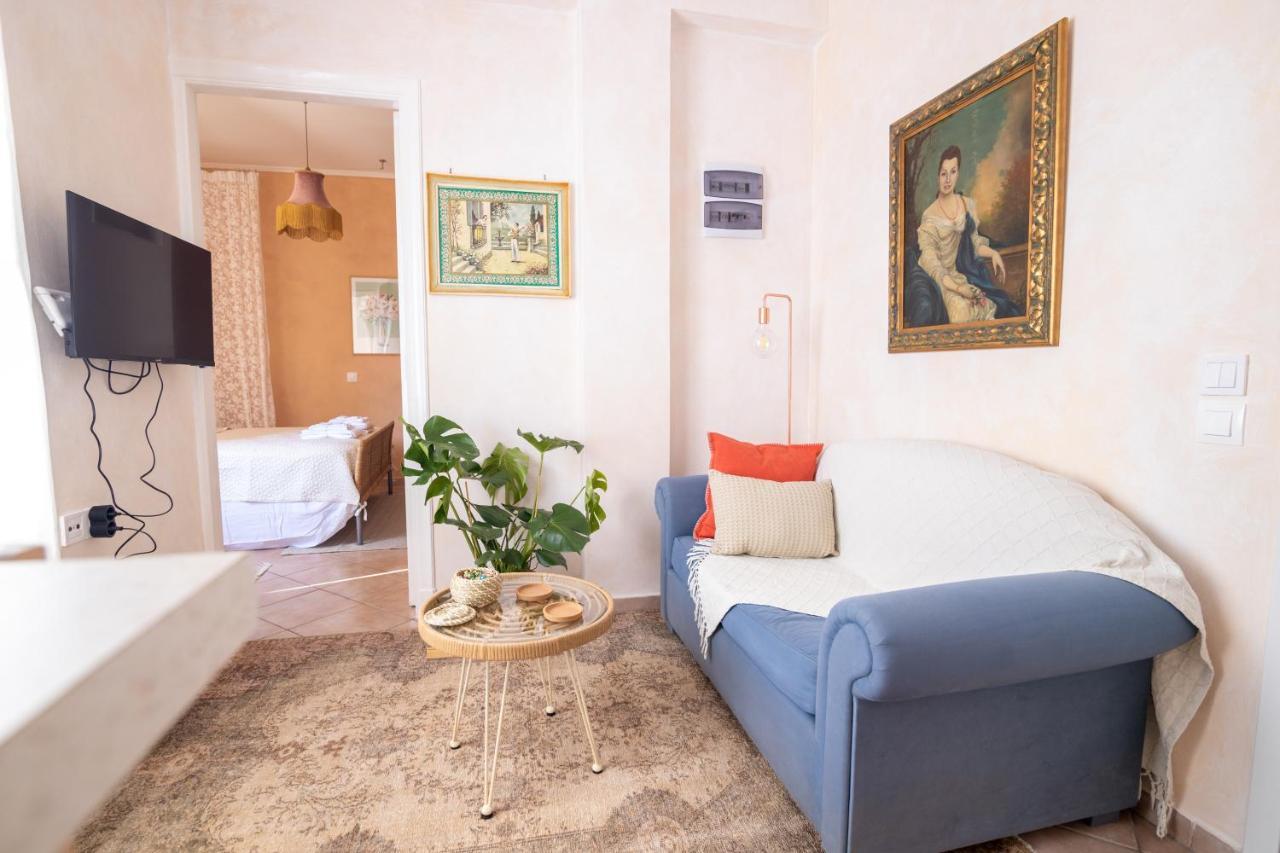 Mediterranean House - 12 Min From Acropolis! Apartment เอเธนส์ ภายนอก รูปภาพ