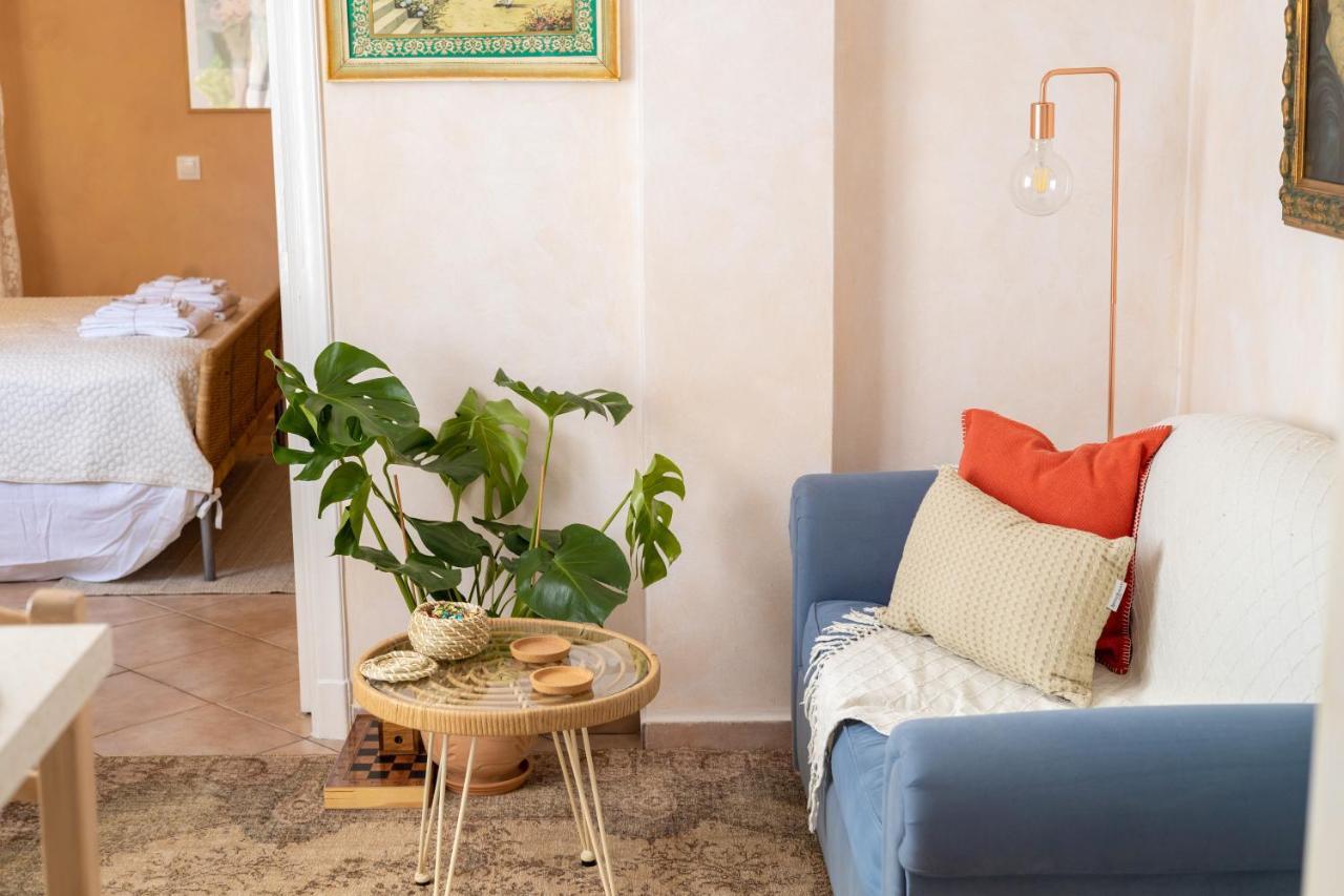 Mediterranean House - 12 Min From Acropolis! Apartment เอเธนส์ ภายนอก รูปภาพ